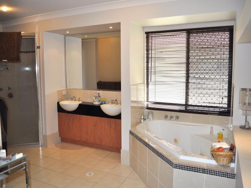 73 Arun Drive, Arundel QLD 4214