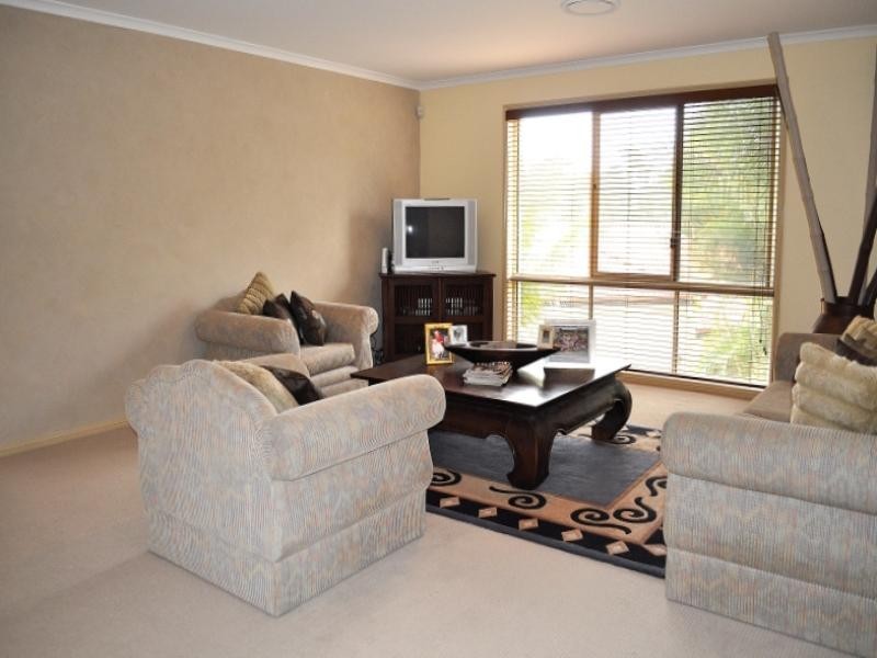 25 Hazel Court, Arundel QLD 4214