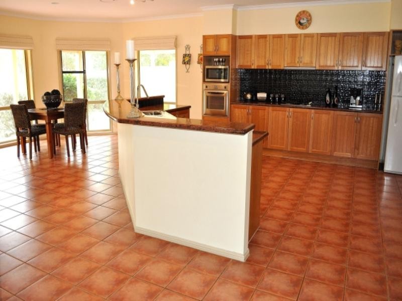 25 Hazel Court, Arundel QLD 4214