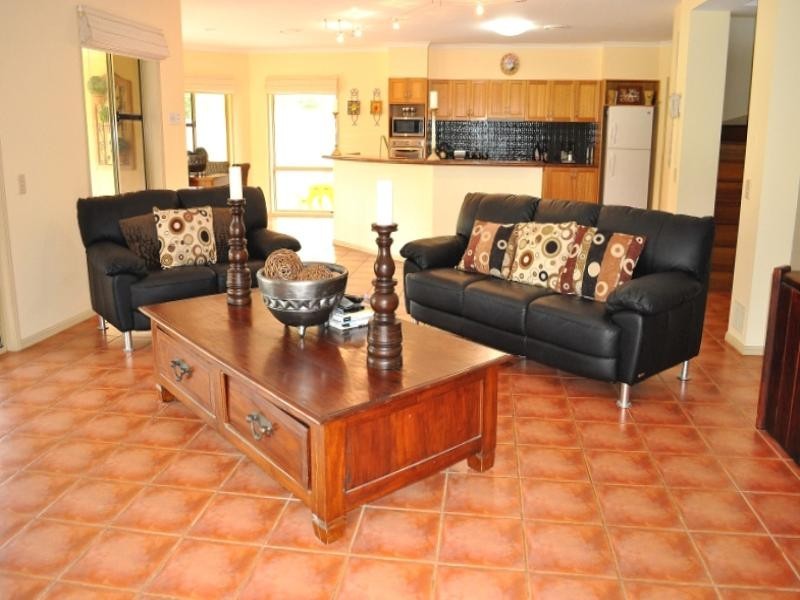 25 Hazel Court, Arundel QLD 4214