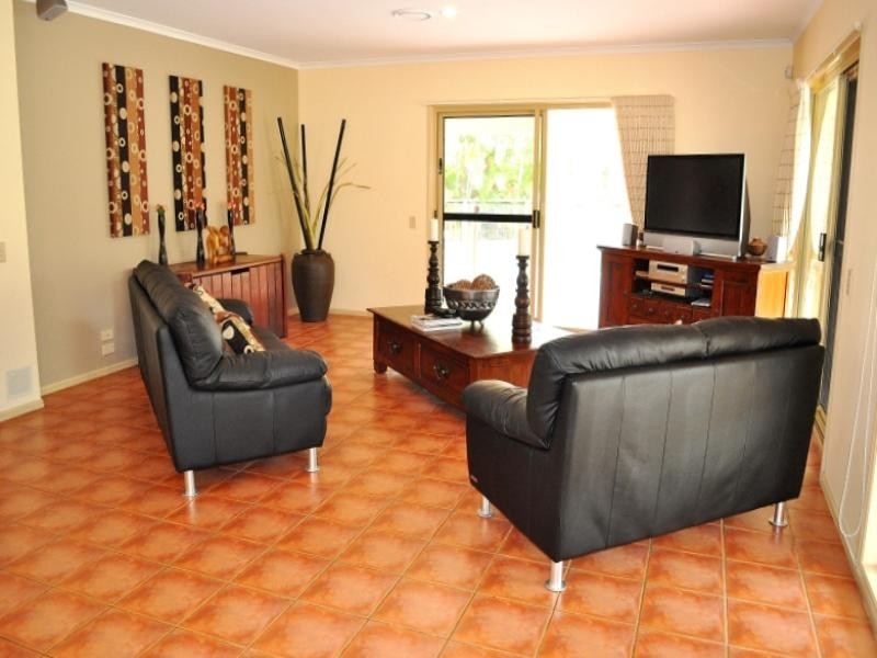 25 Hazel Court, Arundel QLD 4214