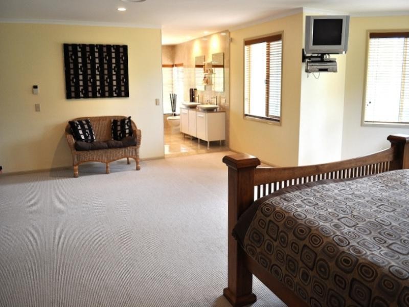 25 Hazel Court, Arundel QLD 4214