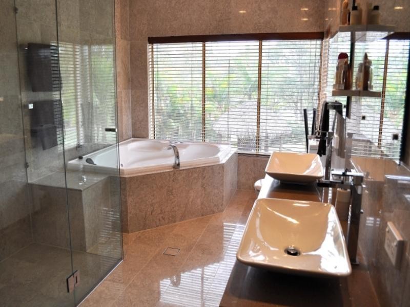 25 Hazel Court, Arundel QLD 4214