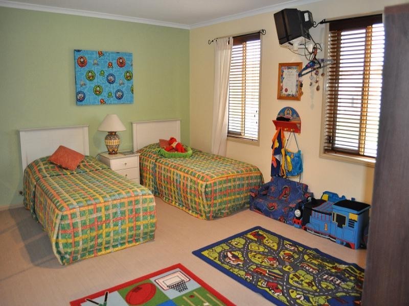 25 Hazel Court, Arundel QLD 4214