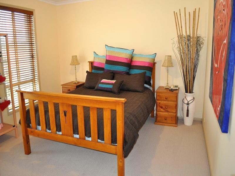 25 Hazel Court, Arundel QLD 4214