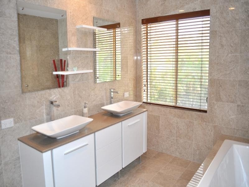 25 Hazel Court, Arundel QLD 4214