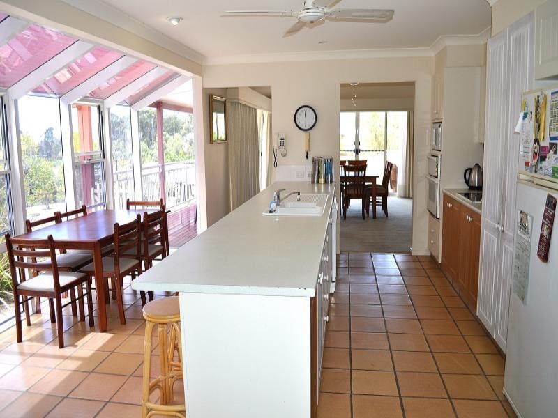 6 Pearson Close, Arundel QLD 4214