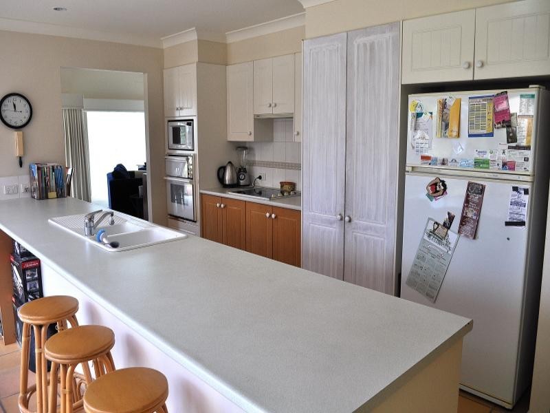 6 Pearson Close, Arundel QLD 4214