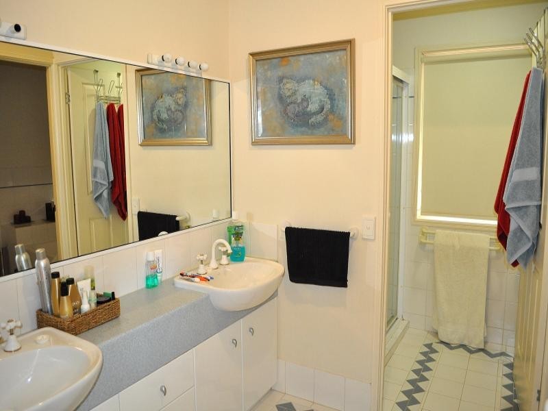 6 Pearson Close, Arundel QLD 4214