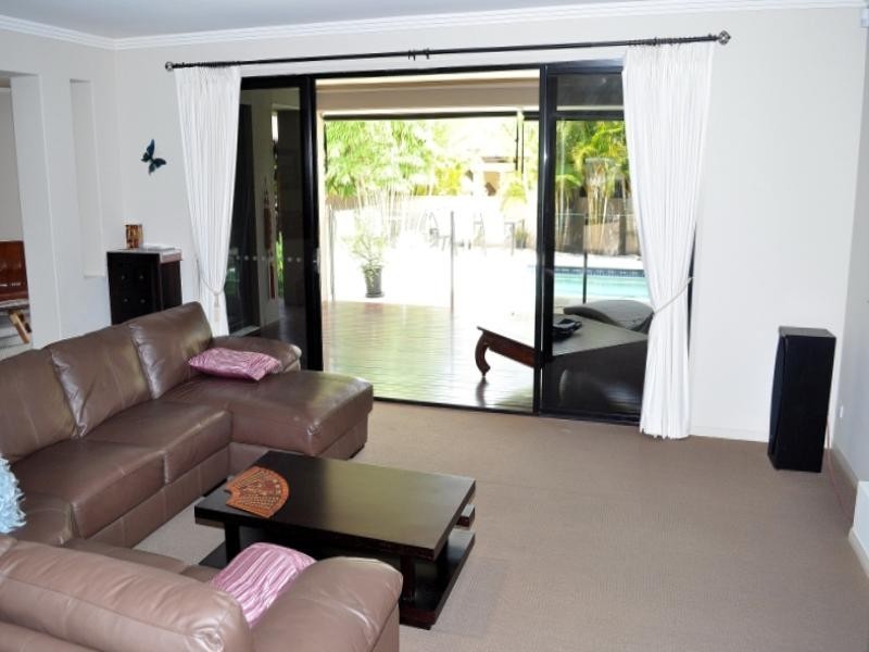 7 Worthing Court, Arundel QLD 4214