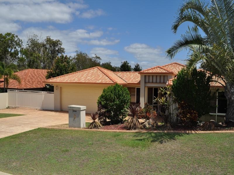 3 Blackfen Court, Arundel QLD 4214