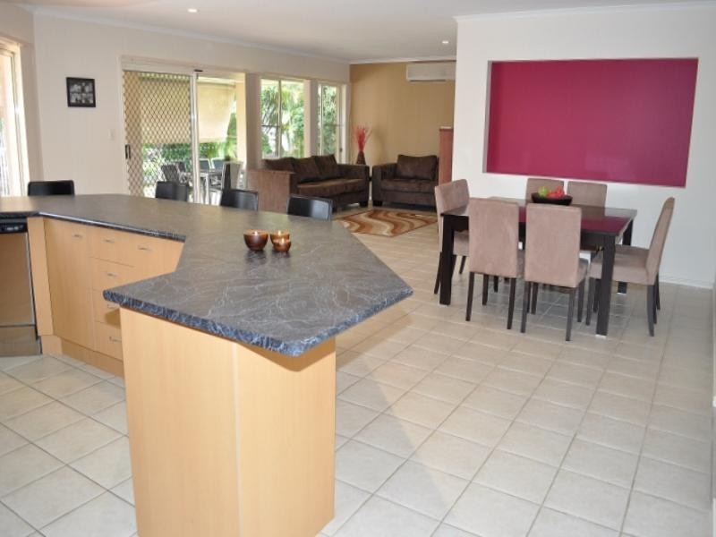 3 Blackfen Court, Arundel QLD 4214