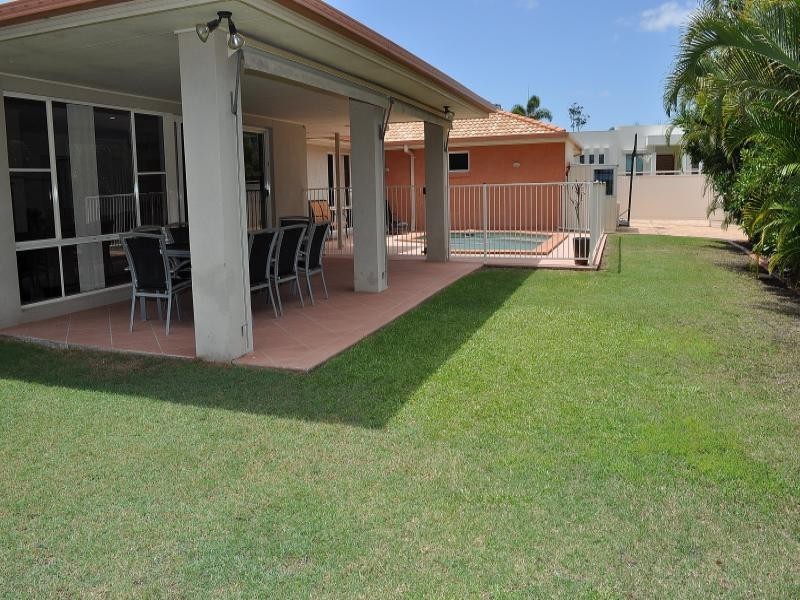 3 Blackfen Court, Arundel QLD 4214