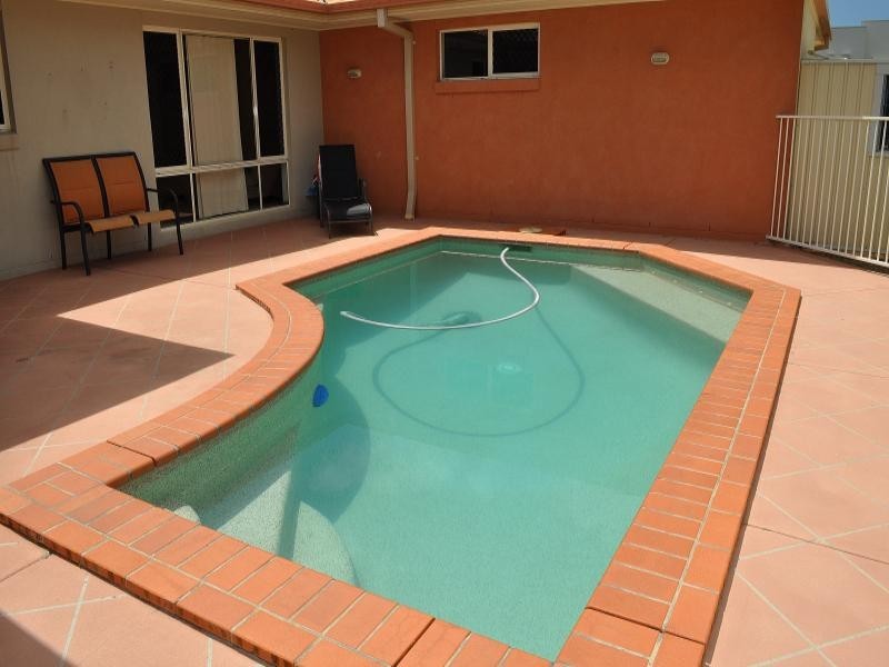 3 Blackfen Court, Arundel QLD 4214