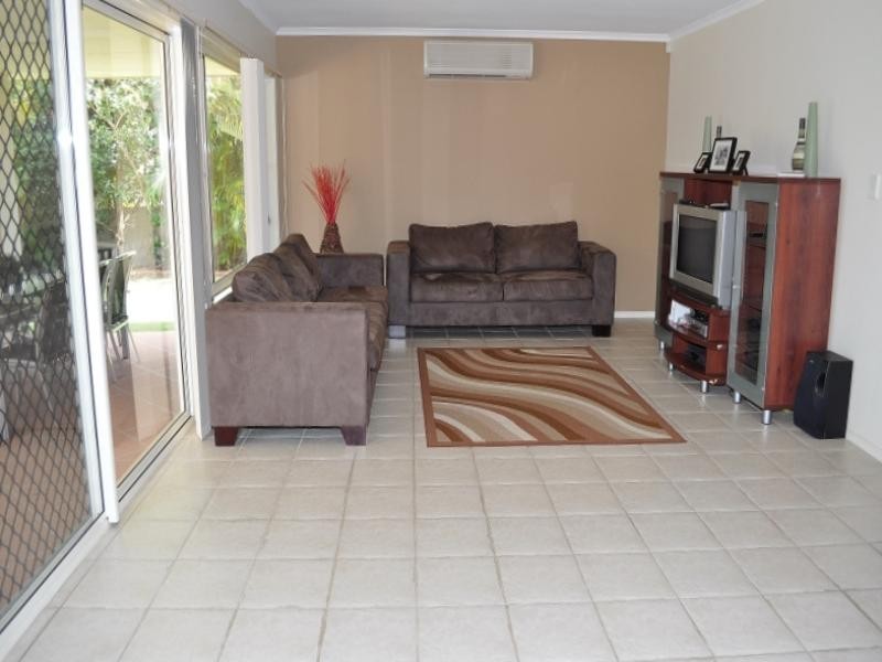 3 Blackfen Court, Arundel QLD 4214