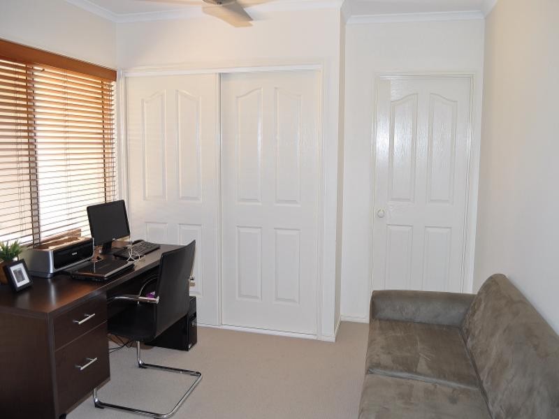 3 Blackfen Court, Arundel QLD 4214