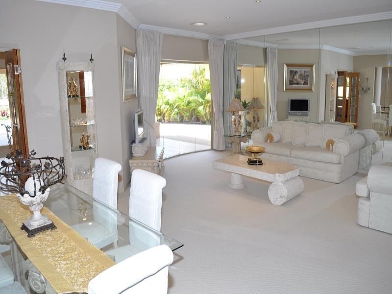 92 Arun Drive, Arundel QLD 4214