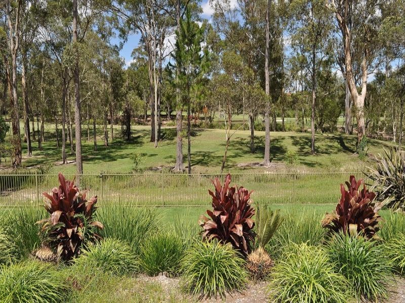 92 Arun Drive, Arundel QLD 4214