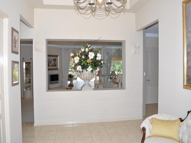 92 Arun Drive, Arundel QLD 4214