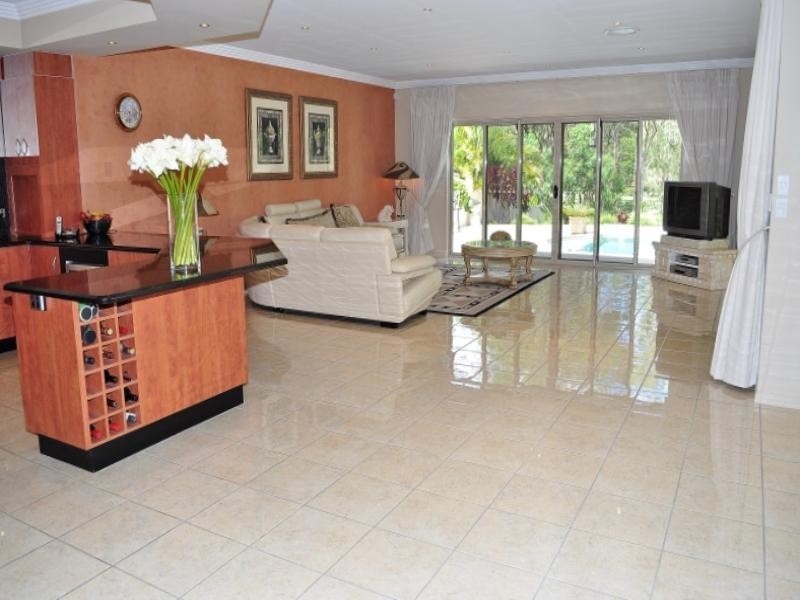 92 Arun Drive, Arundel QLD 4214