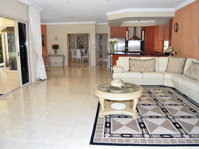 92 Arun Drive, Arundel QLD 4214