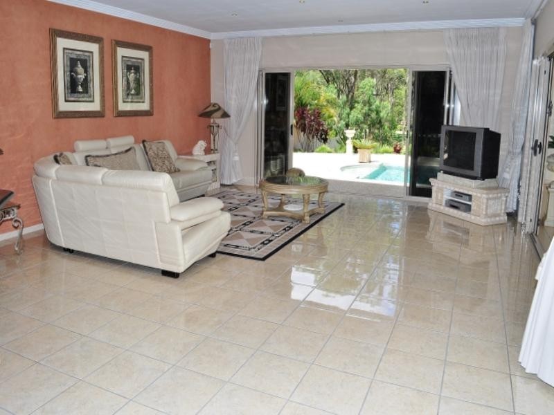 92 Arun Drive, Arundel QLD 4214