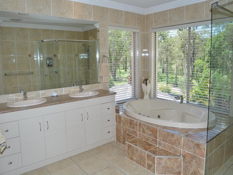 92 Arun Drive, Arundel QLD 4214