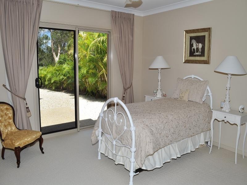92 Arun Drive, Arundel QLD 4214