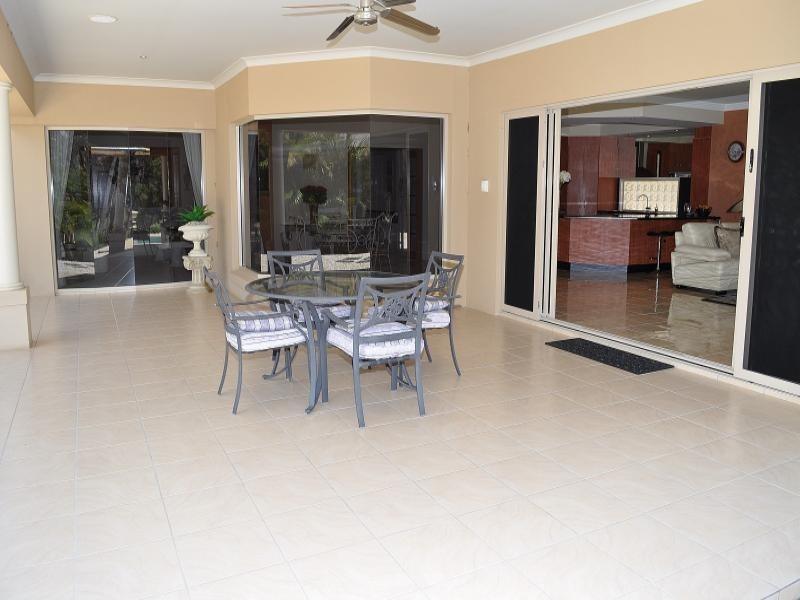 92 Arun Drive, Arundel QLD 4214