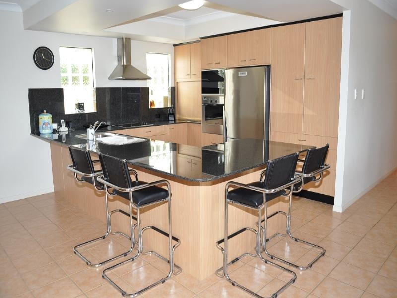 7 Bernard Court, Arundel QLD 4214