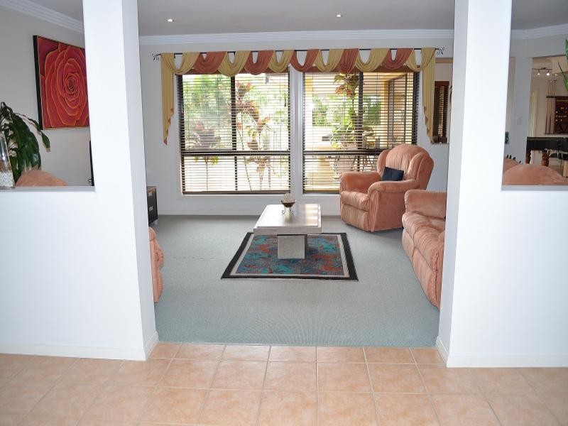 7 Bernard Court, Arundel QLD 4214