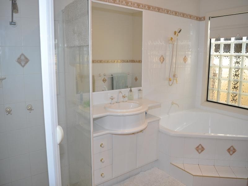 7 Bernard Court, Arundel QLD 4214