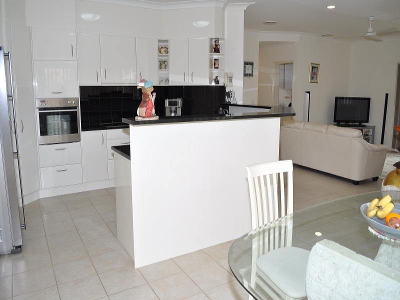 1 Delonix Court, Arundel QLD 4214