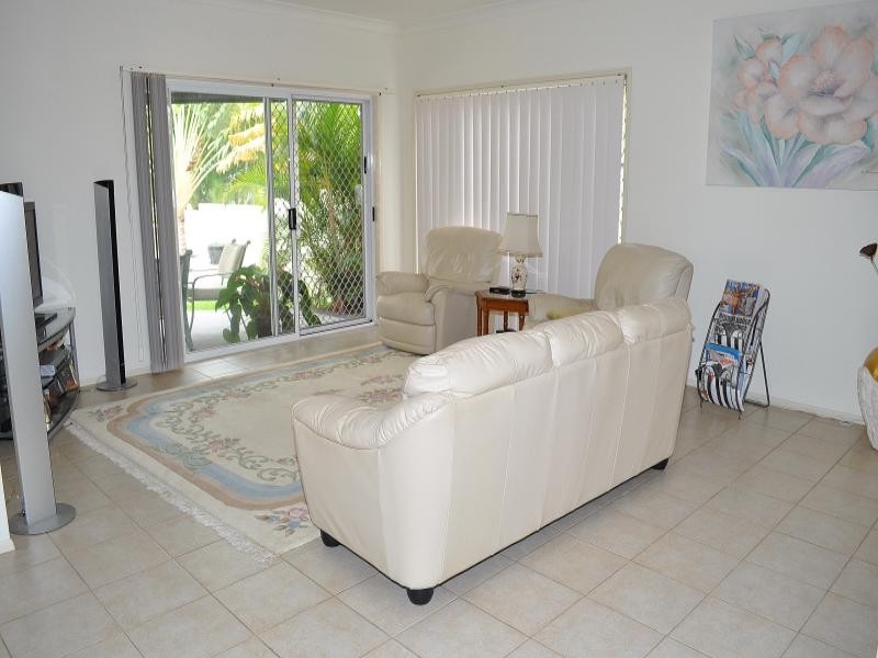 1 Delonix Court, Arundel QLD 4214