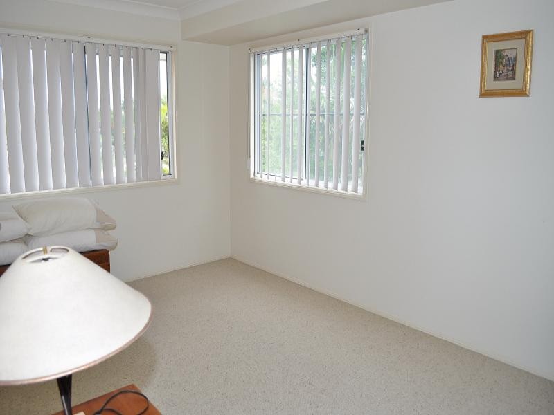 1 Delonix Court, Arundel QLD 4214