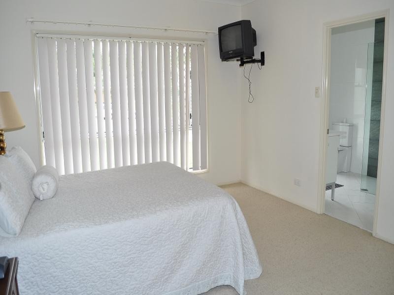 1 Delonix Court, Arundel QLD 4214