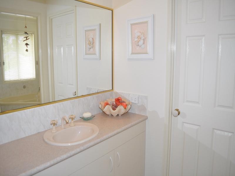 1 Delonix Court, Arundel QLD 4214