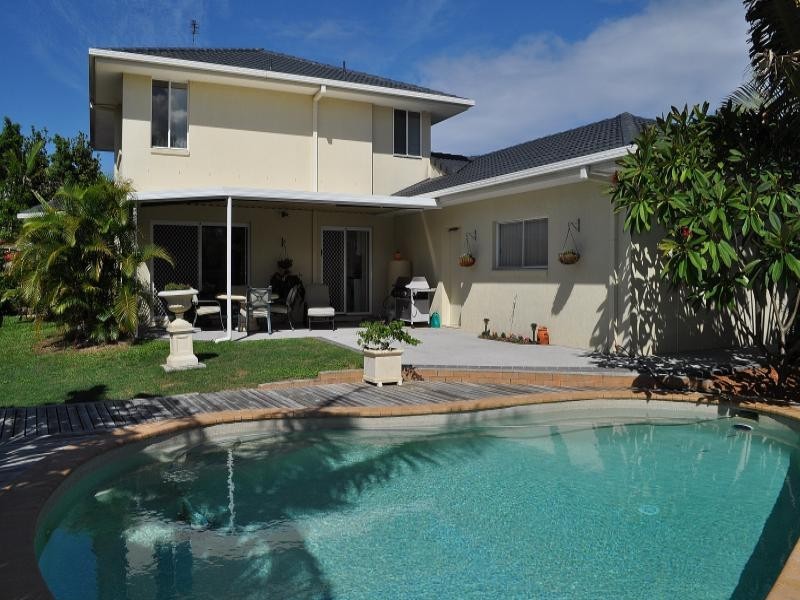 1 Delonix Court, Arundel QLD 4214