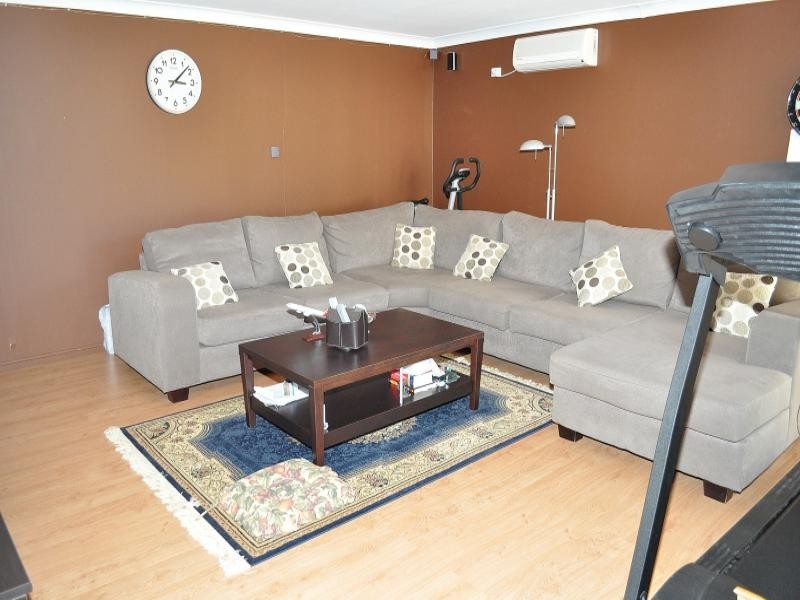 18 Golden Bear Drive, Arundel QLD 4214