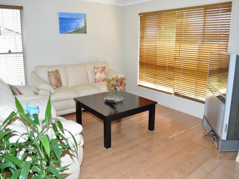 18 Golden Bear Drive, Arundel QLD 4214