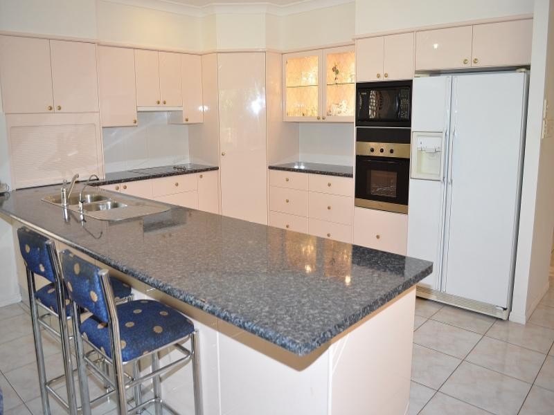 37 Chichester Drive, Arundel QLD 4214