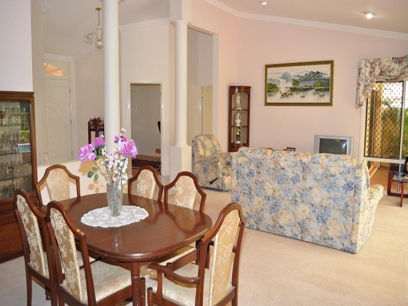 37 Chichester Drive, Arundel QLD 4214