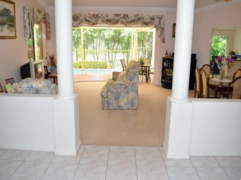 37 Chichester Drive, Arundel QLD 4214