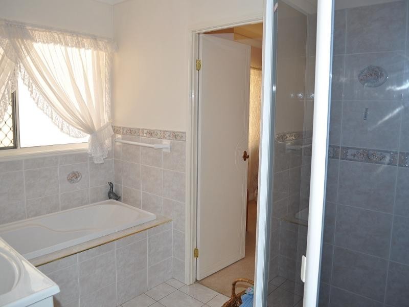 37 Chichester Drive, Arundel QLD 4214