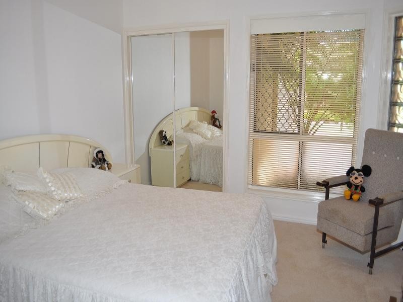 37 Chichester Drive, Arundel QLD 4214