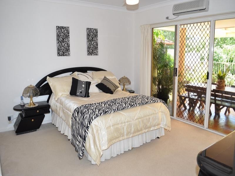 37 Chichester Drive, Arundel QLD 4214