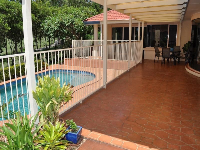 37 Chichester Drive, Arundel QLD 4214