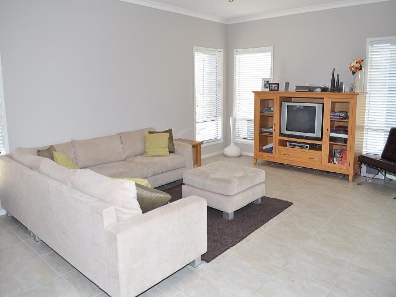 76 Salvado Drive, Pacific Pines QLD 4211