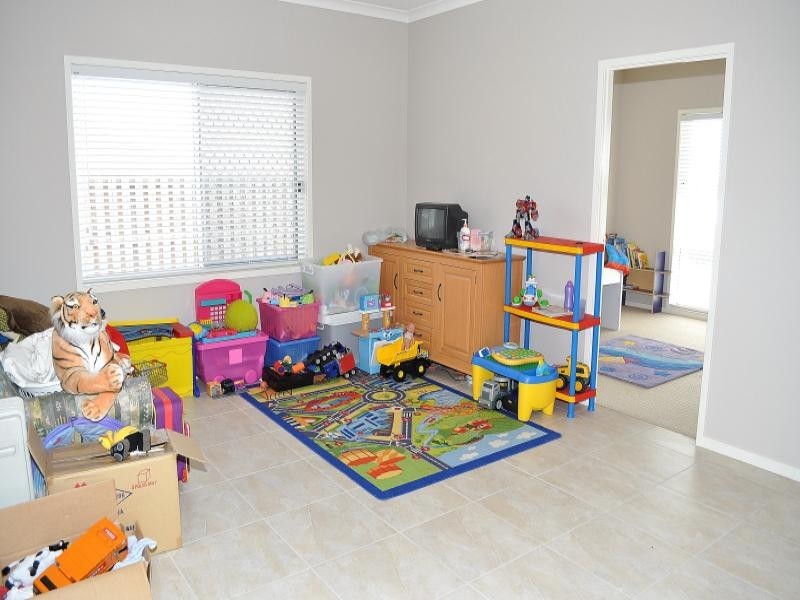 76 Salvado Drive, Pacific Pines QLD 4211