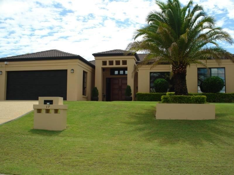 17 Nottinghill Gate Drive, Arundel QLD 4214